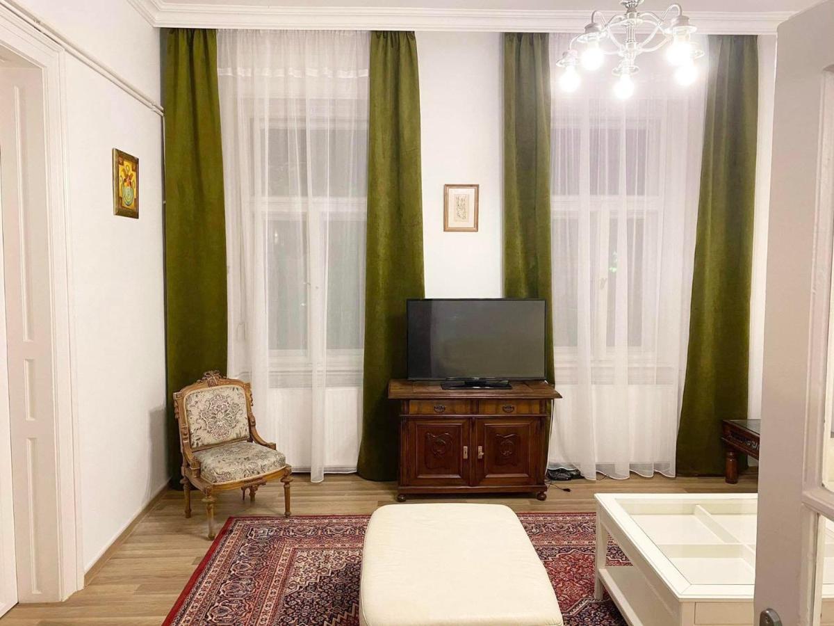 Platanos Apartman Tata Buitenkant foto